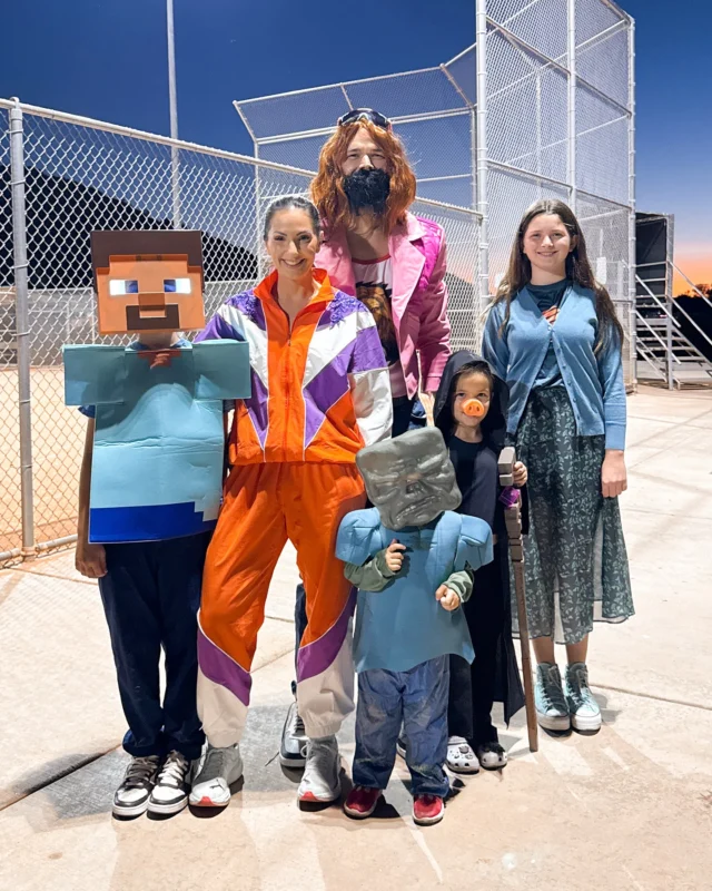 Happy Halloween from the Minecraft movie. 🎃👻 Here’s to hoping we still have a few more years of family costumes! 🤞🏼
.
.
.
#halloween2025 #minecraft #minecraftstorymode #minecraftmovie #familycostume #familycostumes